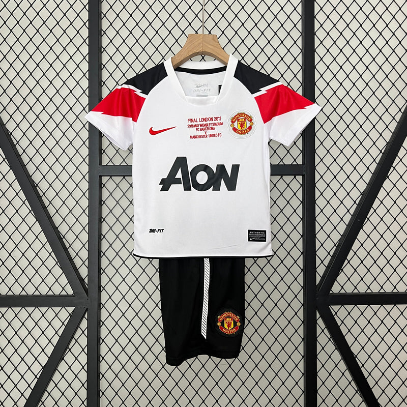 MANCHESTER UNITED II 10/11 CONJUNTO INFANTIL (RETRO)